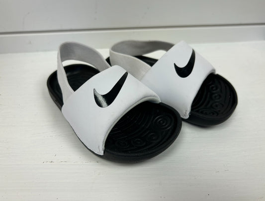 Nike size 5 toddler VGUC